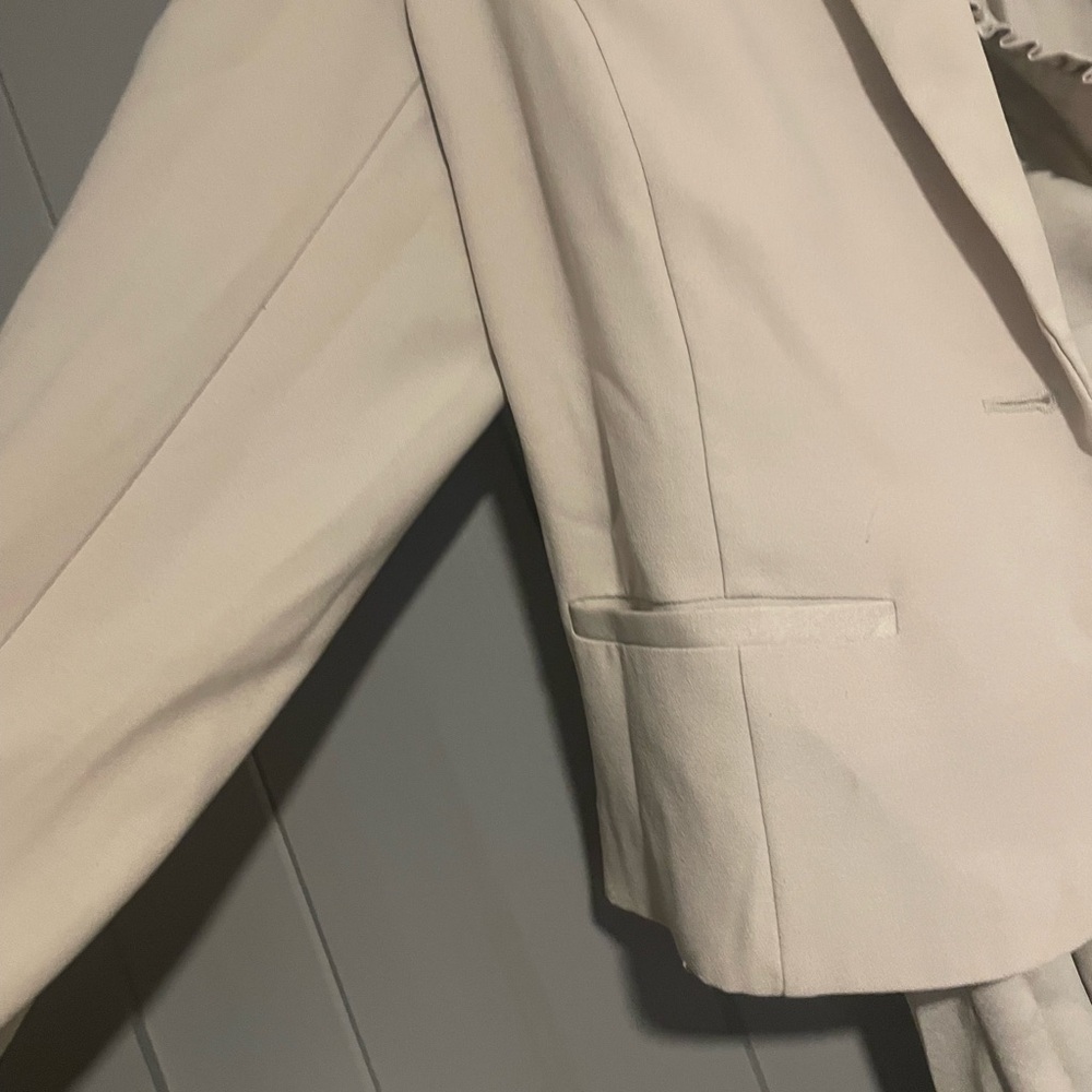 Beige Lauren Conrad suit - Picture 4 of 7